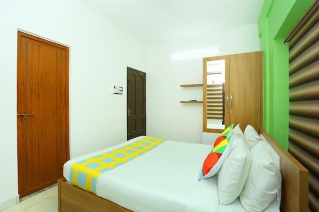 The Solo Apartments Kadavanthra Kochi Kültér fotó