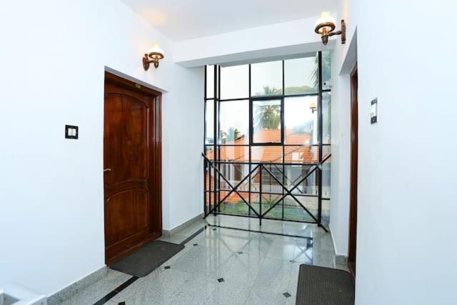 The Solo Apartments Kadavanthra Kochi Kültér fotó