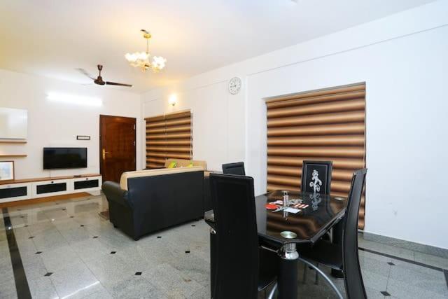 The Solo Apartments Kadavanthra Kochi Kültér fotó